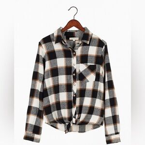 Harper Size medium Buffalo Plaid Button Up Tie Front Chest Pocket Flannel Shirt